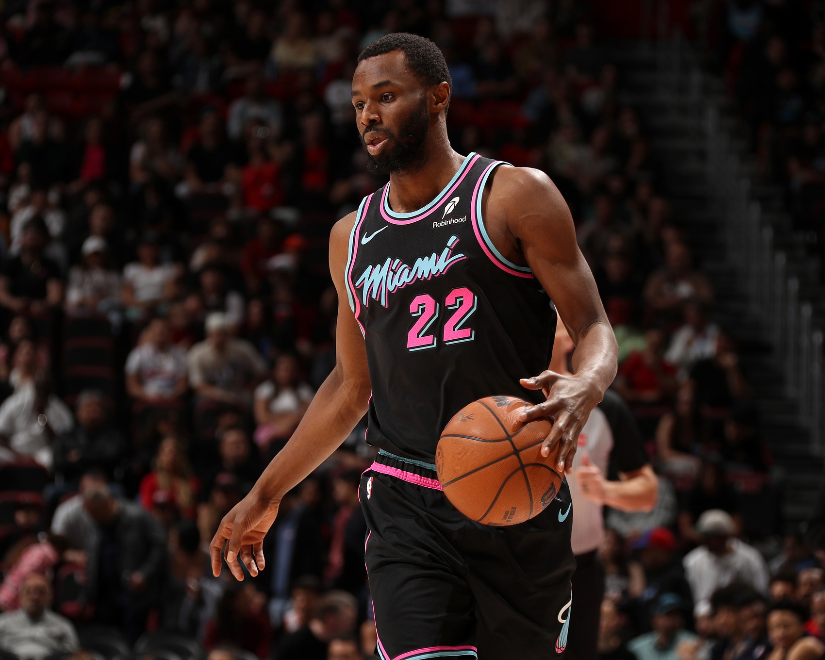 app下载-场均15.9分5篮板！热火客战鹈鹕 维金斯因脚趾发炎缺阵